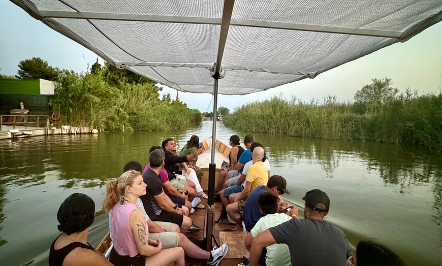 Image 2: Recorridos en barca por la Albufera para 2 o 3 personas