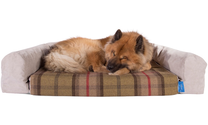 Image 9: Silentnight Dog Bed