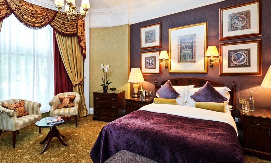 Image 6: London: 4* Room Stay for Two