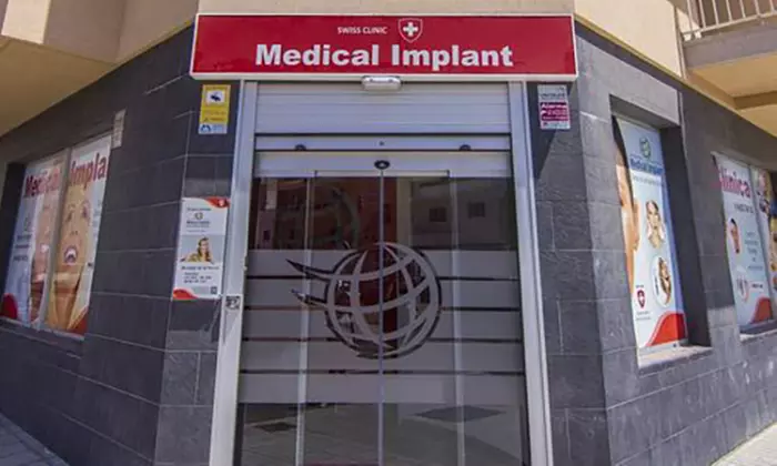 Limpieza bucal con fluorización con opción a férula de descarga semirrígida en Clínica Dental Medical Implant - Second Medium