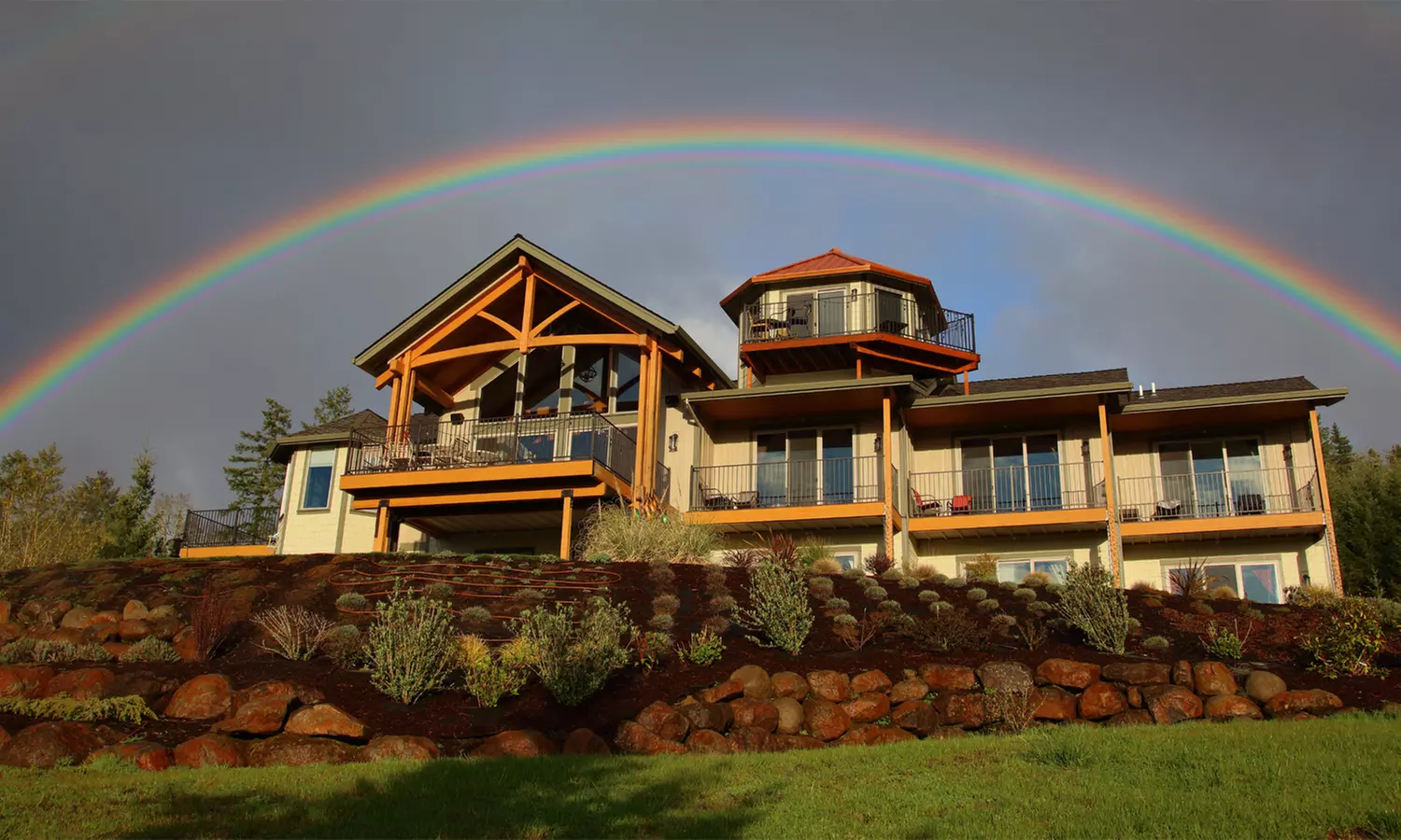 Stay at 4-Star Bella Collina Bed & Breakfast in Amity, Oregon - Primary Image