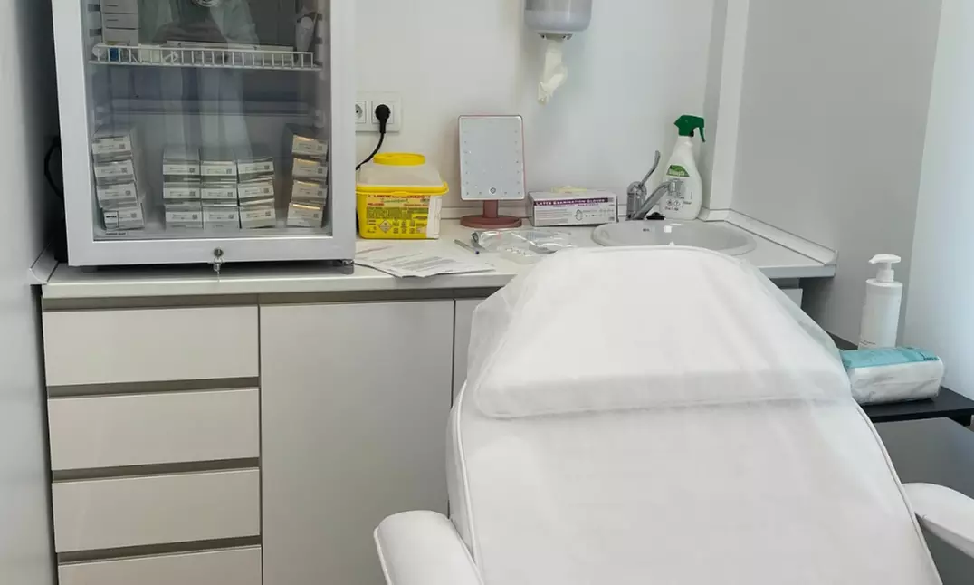 Infiltración de 1 vial de relleno en labios tipo "Russian lips"