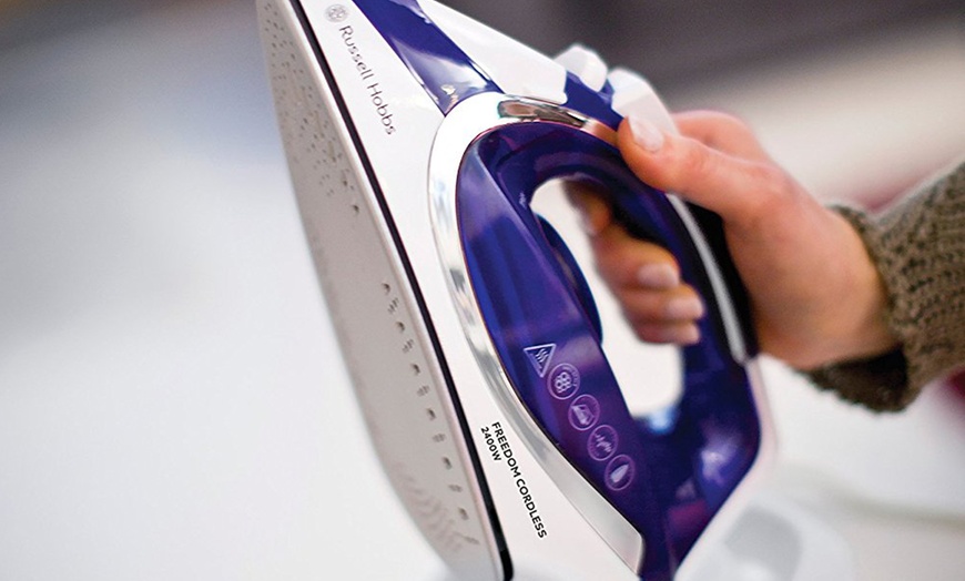 Image 5: Russell Hobbs Cordless Iron