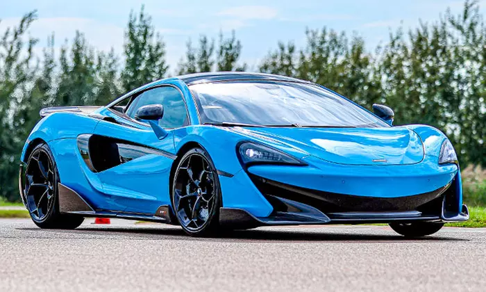 Offrez une montée d'adrénaline en voiture de sport sur Cadeau Pilotage