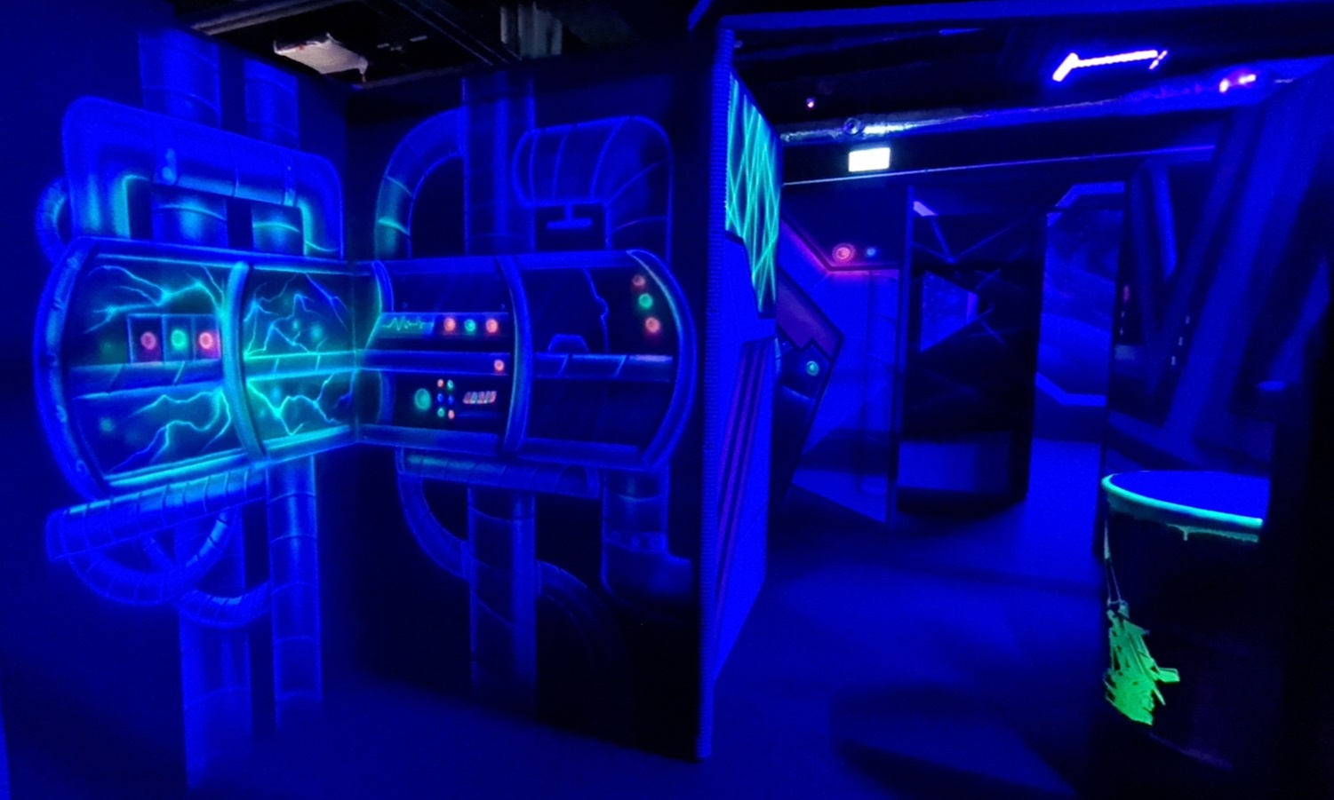 Rozrywka w laserowym świecie! Gra Laser Tag dla 4-12 osób