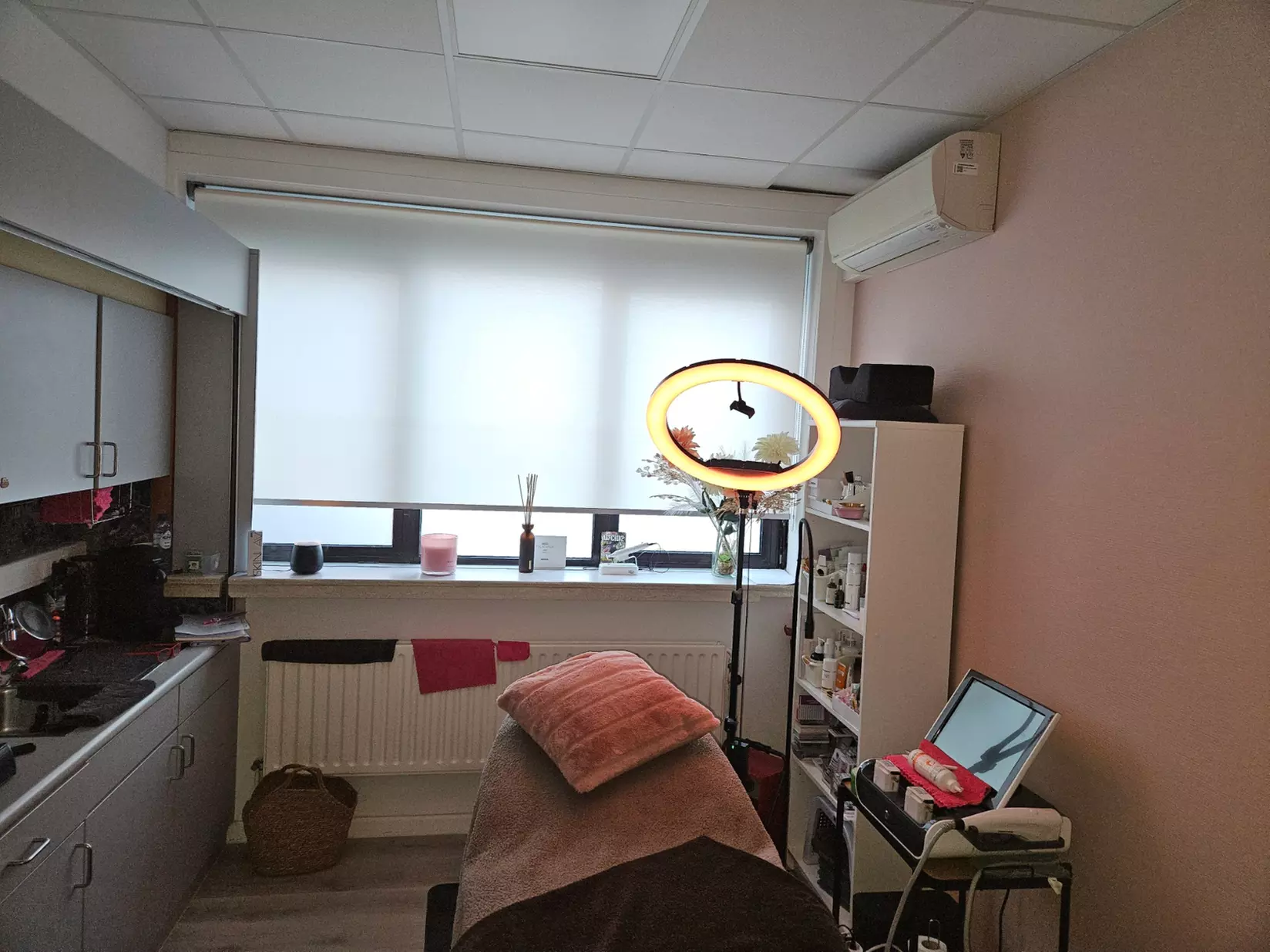 Complete huidverbetering: 1 of 3x KRX Anti-Age Carboxy therapie met naar keuze gezichtscupping (tot 51% korting) - Image 3