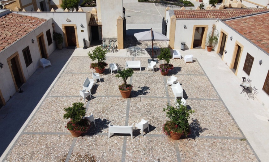 Image 3: Palermo: Double Room with Breakfast