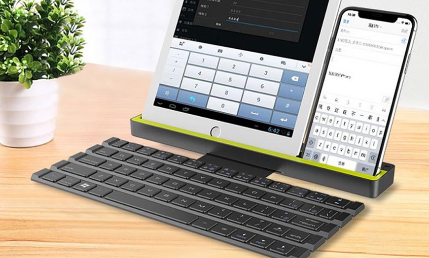 Image 8: Wireless Roll-Up Keyboard