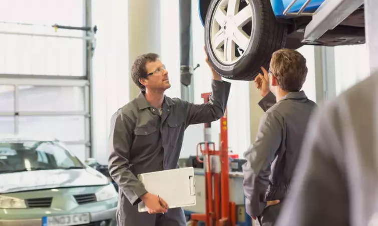 ¡Ponle chispa a tu coche! ¡Cámbiale kit de distribución y los filtros!
