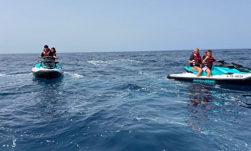 Image 1: Aventuras en el mar con una ruta en moto de agua a elegir la duración