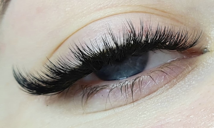 Image 3: Transform Your Look: Perfectly Shaped Brows and Lashes Await You!