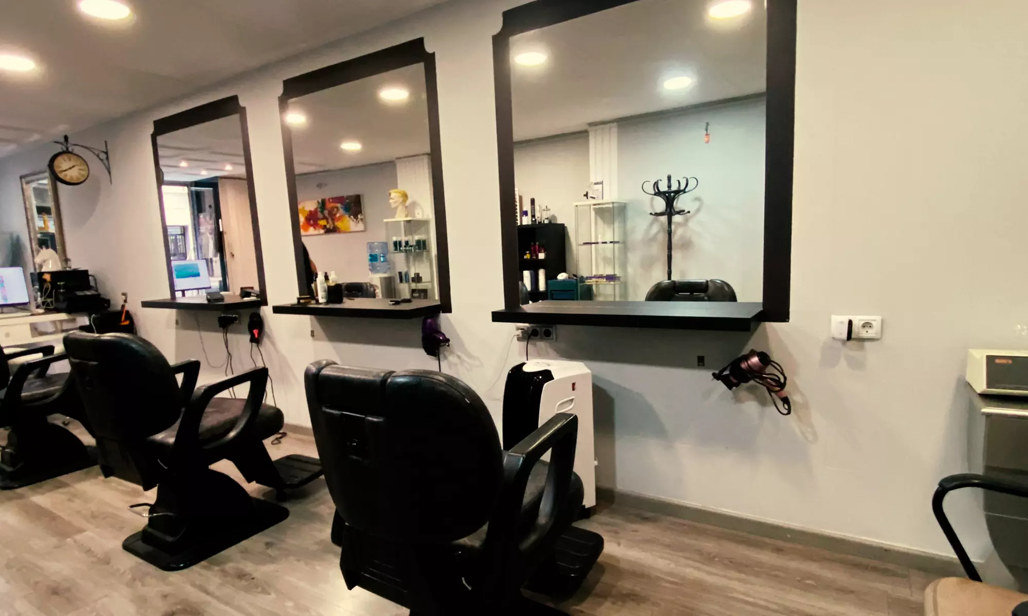 Sesión de peluquería con corte, secado y opción a tinte y mechas