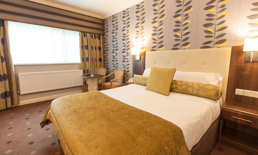 Image 1: Derry-Londonderry: 4* 1- or 2-Night Stay with Dinner and Leisure