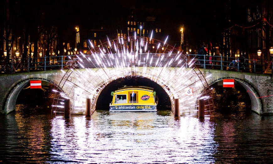 Image 3: Kaas, kunst en wijn: dobberen tijdens het Amsterdam Light Festival