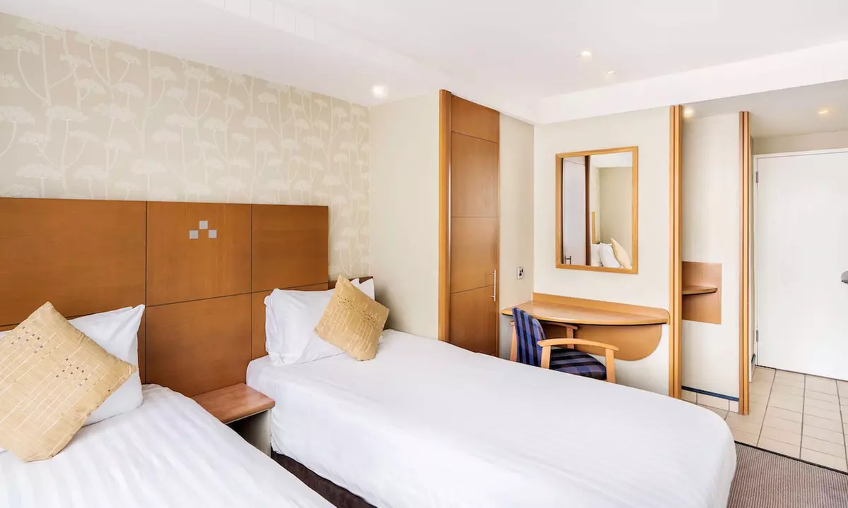 4* Kent: Double or Family Room with Optional Breakfast, Drink & More