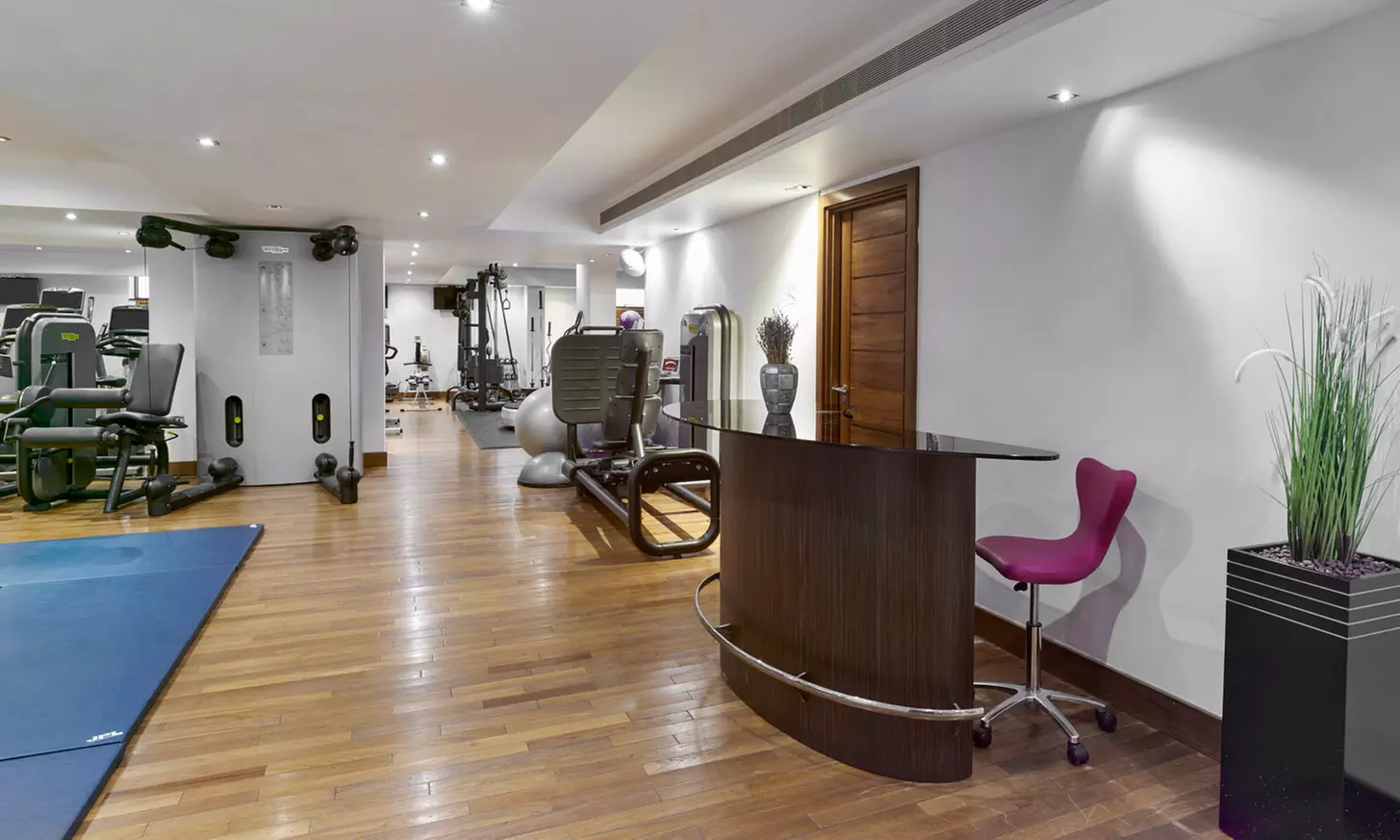 Central London: Luxury Stay with Spa Access