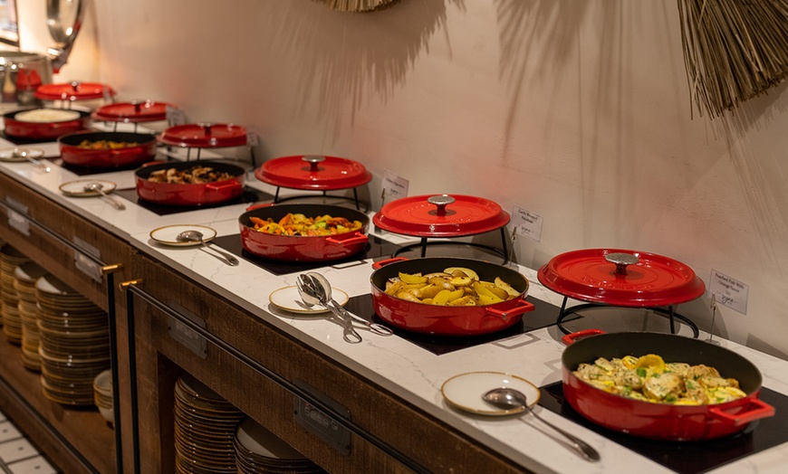 Image 8: Premium 4* Dinner Buffet with Beverages for 1-4 Guests