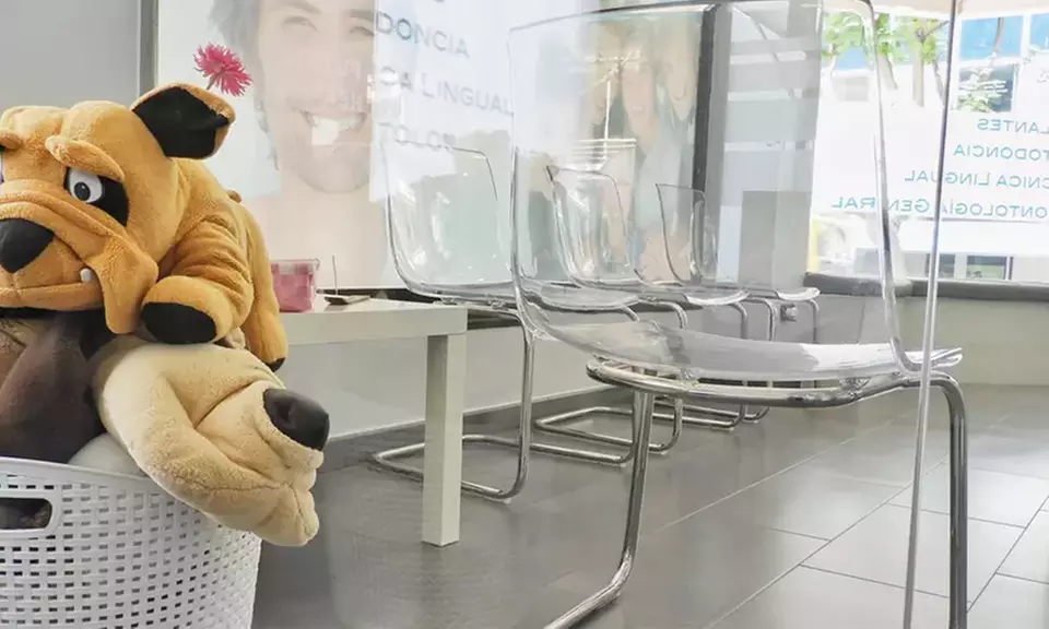 Férula de bruxismo con limpieza bucal en Clínica Futuredent