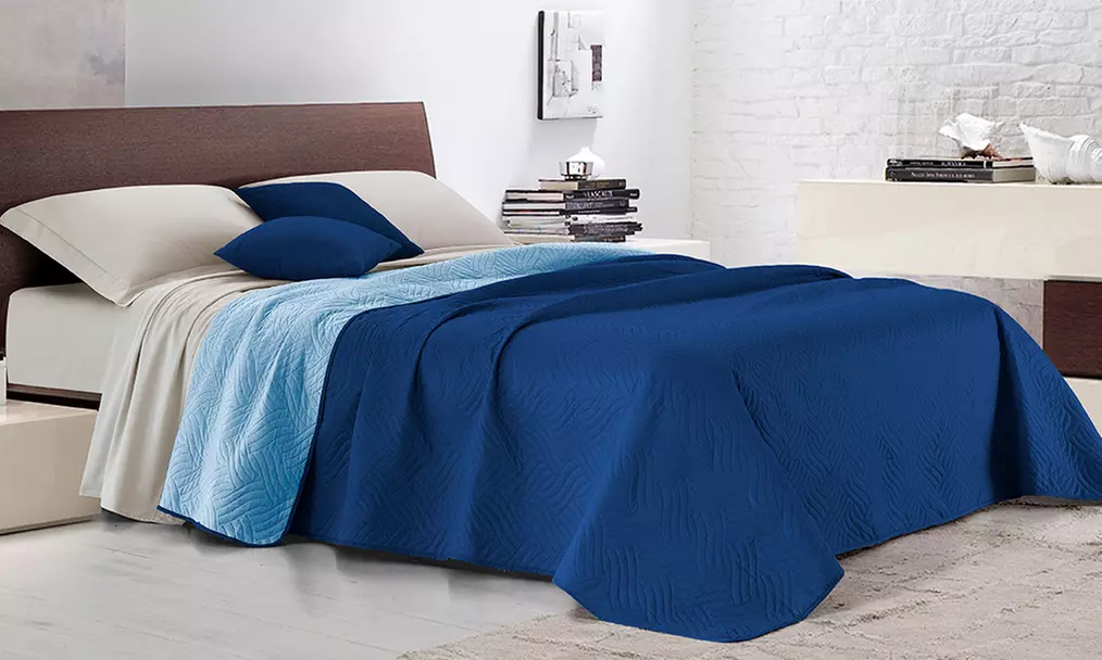 Zweifarbige Tagesdecke