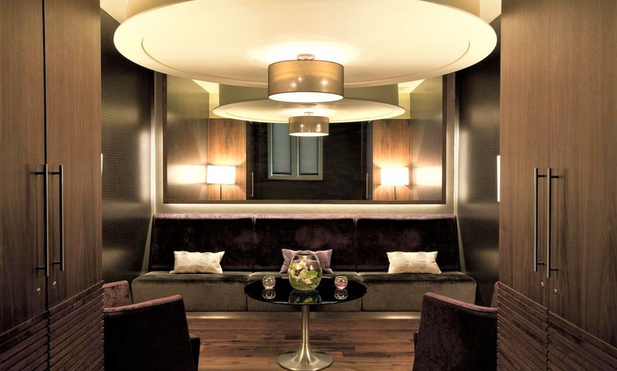 Image 8: Cheshire: Luxury 4* Stay With 5 Bubble Spa Treatments