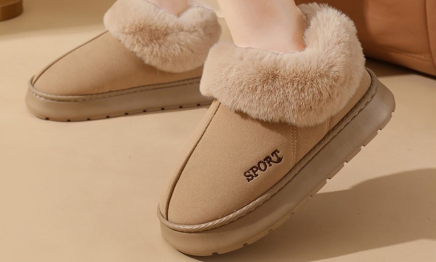 Image 19: Padded furry non-slip shoes