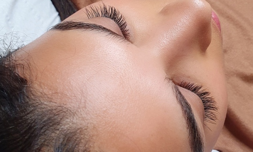 Image 5: ABT Accredited Individual Eyelash Extensions / Advanced Russian Volume