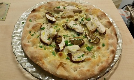 Menu con pizza a scelta, dolce e birra per 2 persone al ristorante Rugantino (sconto fino a 63%)