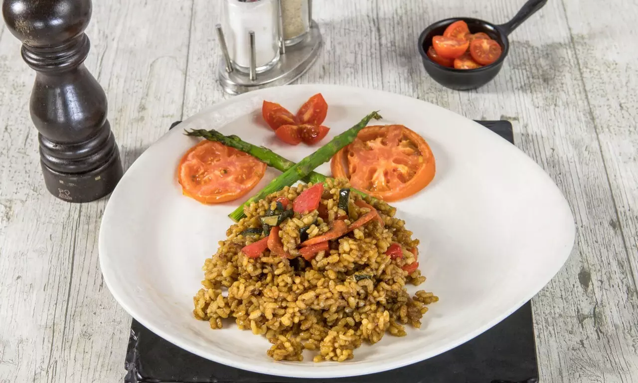 Menú mediterráneo para 2 o 4 con postres y vino con vistas al mar