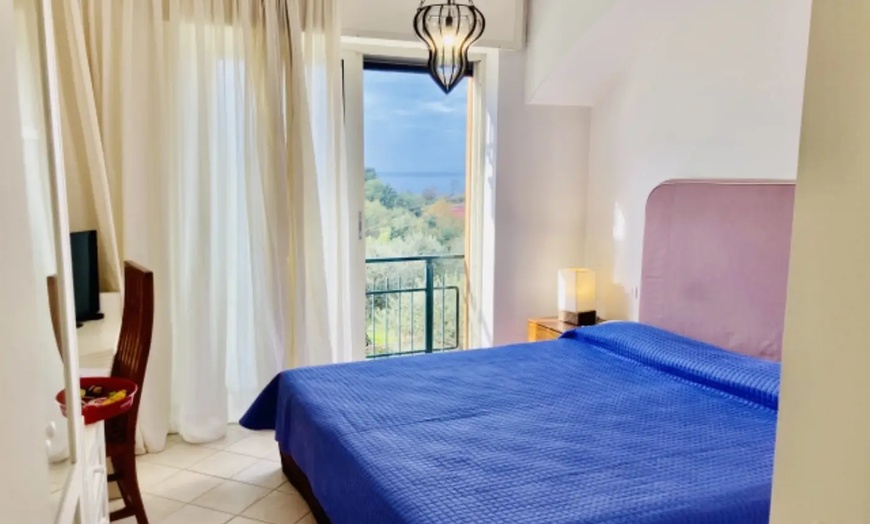 Image 32: ✈ 14-Day Italy and Greece Vacation with Air from Great Value Vacations
