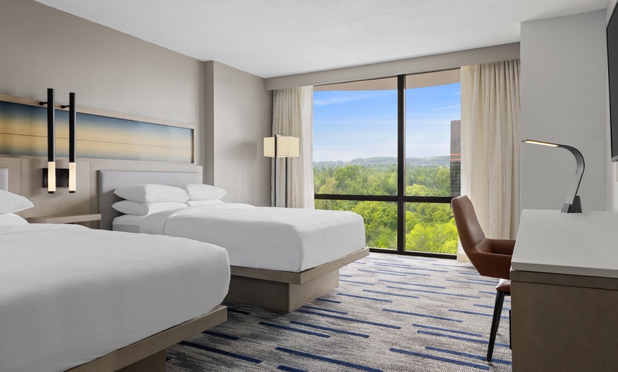 Image 7: Modern Stay with Easy Access to NYC