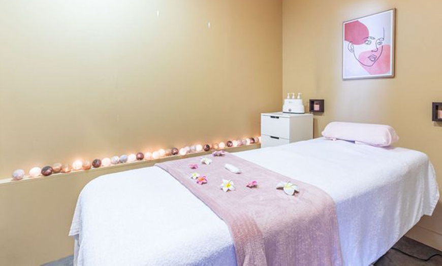 Image 2: Jusqu'à 40% de remise sur Massage - Couples chez BEAUTY SKIN REPAIR