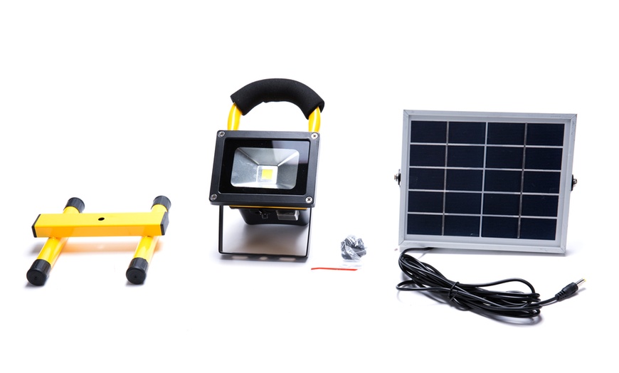 Image 3: Solar-Powered LED Work Light