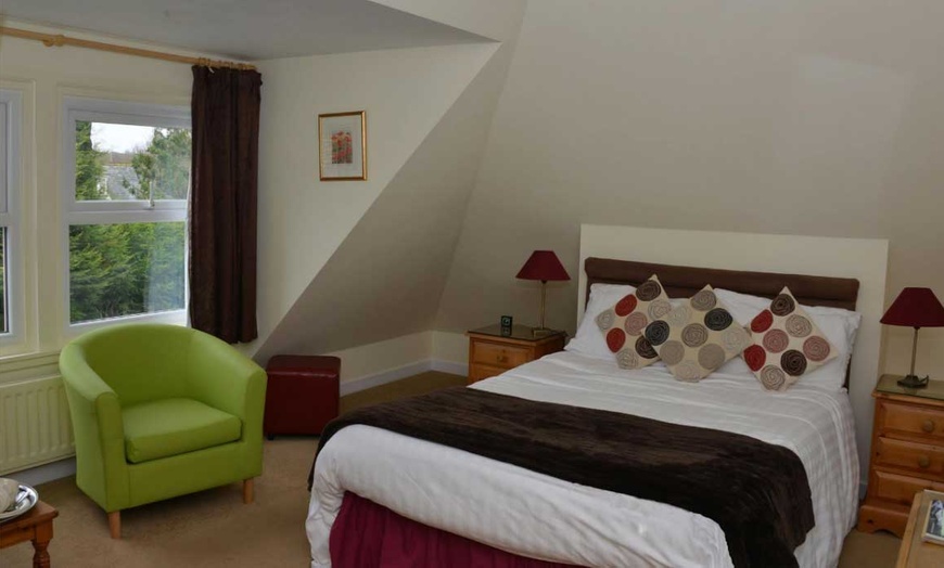 Image 5: New Forest: 1 or 2 Nights with Breakfast 