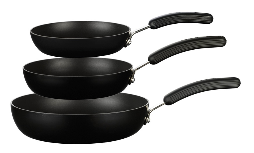 Image 1: Circulon Frying Pans Triple-Pack