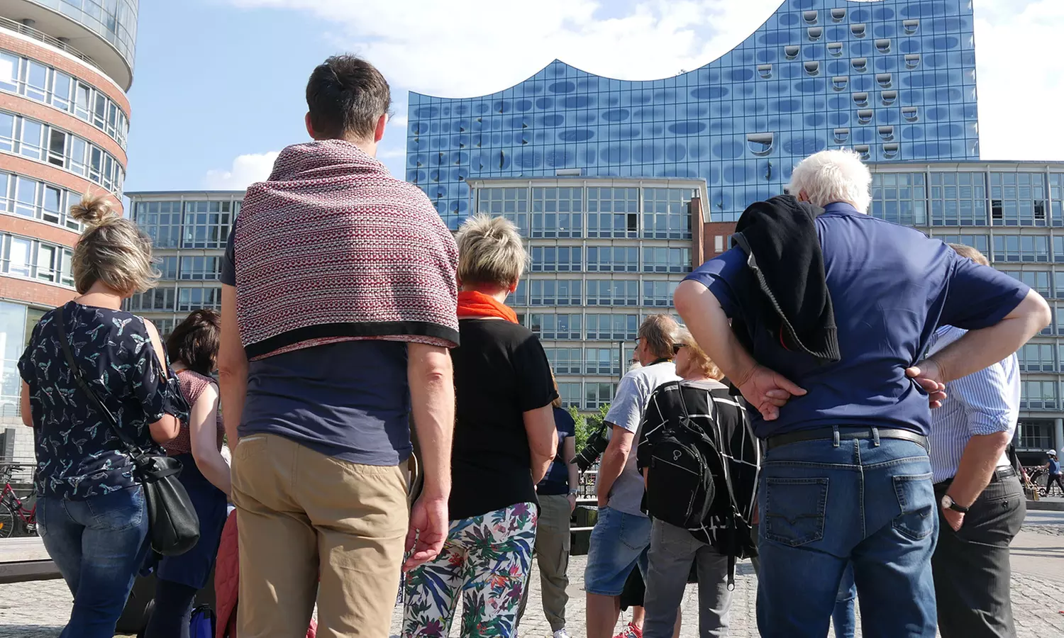 Entdecke Hamburg: Große Hafenrundfahrt und Erlebnispaket nach Wahl