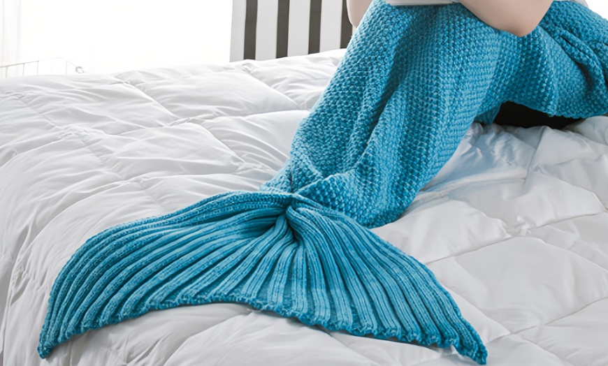 Image 1: Mermaid Tail-Design Crochet Blanket