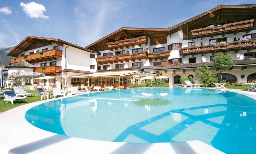 Image 1: All Inclusive für zwei Personen im 4-Sterne-Wellnesshotel in Tirol