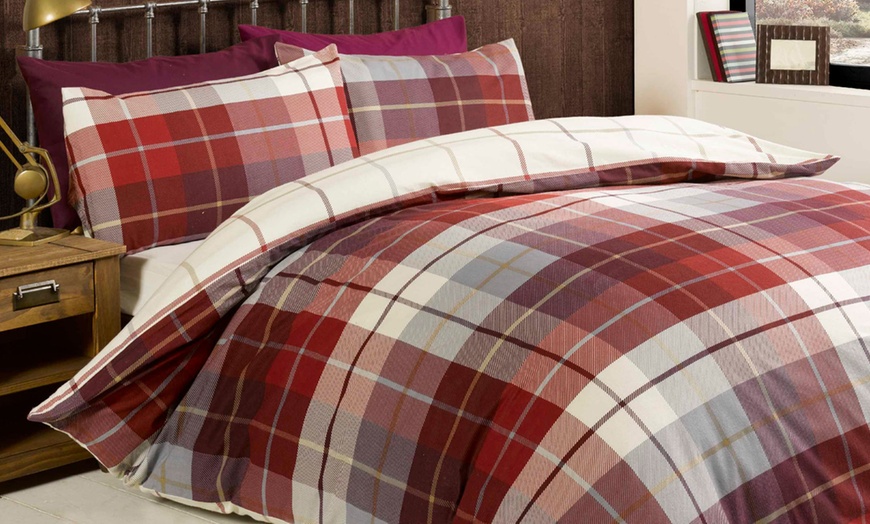 Image 1: Soft Flannelette Bedding Duvet Set