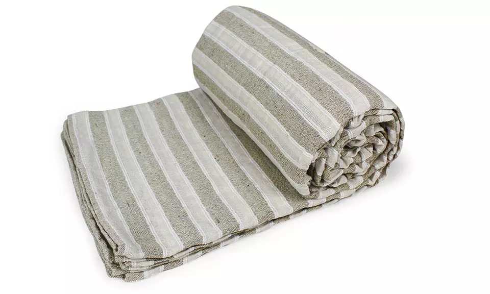 Sofabezug und Tagesdecke aus natürlicher recycelter Baumwolle