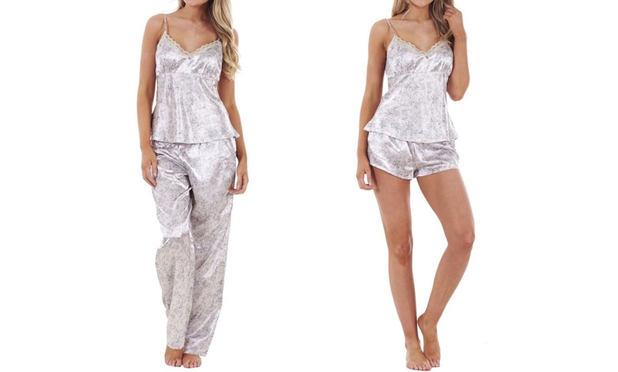 Image 2: Women's Three-Piece Nighty