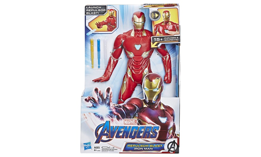 Image 6: Iron Man Repulsor Blast Figure