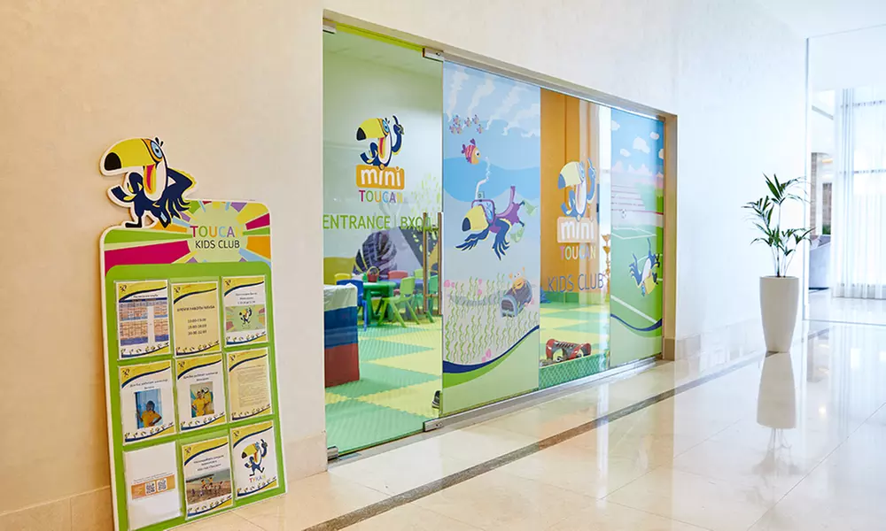 Fujairah: 5* One-Night Stay w/ Optional Breakfast and Dinner Buffet