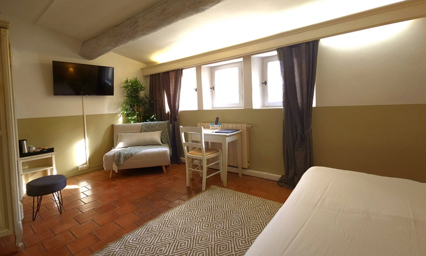 Image 9: Proche Avignon: chambre double confort ou supérieure avec pdj et repas