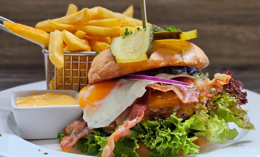 Image 1: Burger o. Salatgericht nach Wahl inkl. Beilage für 1, 2 o. 4 Personen