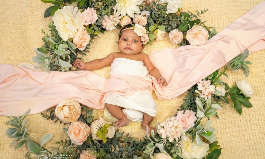 Image 3: 45 Min Newborn Photography Session or 10 Min Easter Mini for Toddlers 