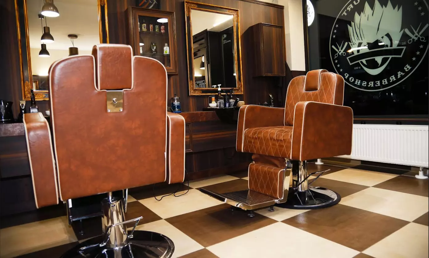 Bartrasur, Haarschnitt oder Barber-Paket bei The Mans World