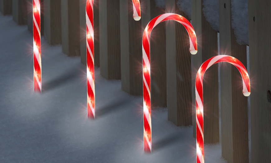 Image 11: Battery-Operated Christmas Candy Cane Pathway Lights