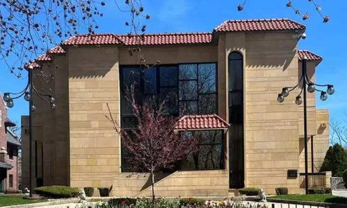 Up to 50% Off on City Tour at Chicago Personal Neighborhood Tour