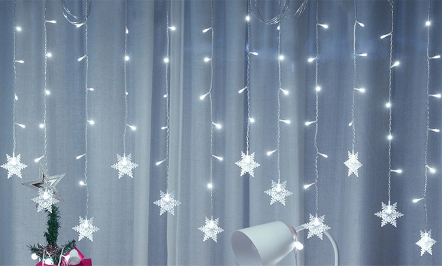 Image 2: Snowflake-Design LED String Curtain