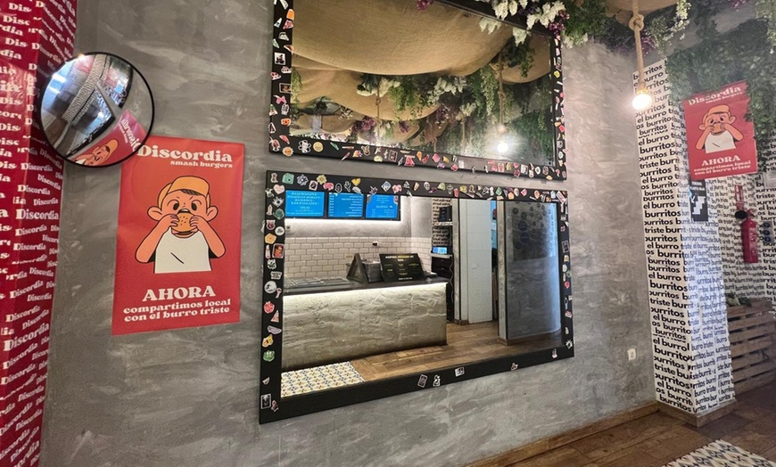 Image 12: Menú de burritos con nachos, burritos y bebidas para 2 o 4 personas 